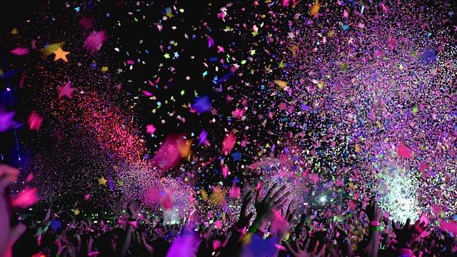Comment utiliser les confettis de toutes les couleurs pour décorer une soirée ?