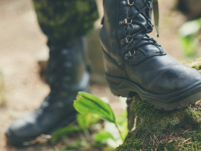 Comment choisir des chaussures de sécurité style militaire ?